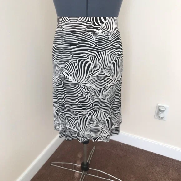 NWT Merona Black and white zebra print skirt Size 2 - Picture 2 of 4